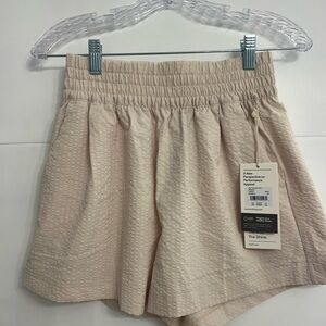 New with tags, Vuori short.  Size xs